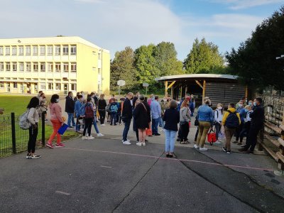 La rentrée masquée des collégiens de l'ensemble scolaire Notre-Dame, à Alençon, s'est déroulée lundi 31 août.