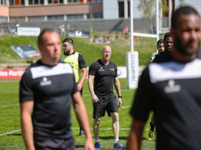 Richard Hill, l'entraîneur rouennais, et ses joueurs du Rouen Normandie Rugby sont prêts pour leur 2e saison de Pro D2. - Romain Flohic
