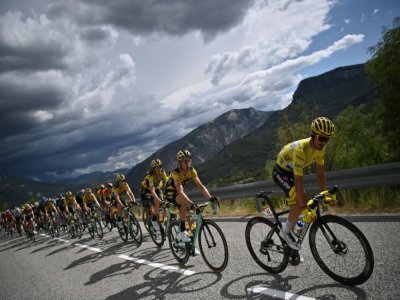 Le Français Julian Alaphilippe a conservé son maillot jaune de leader à l'issue de la 3e étape du Tour de France à Sisteron, le 31 août 2020 - Marco BERTORELLO [AFP]