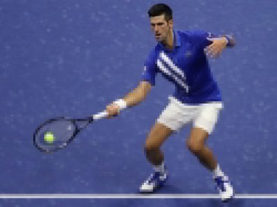 Novak Djokovic, Serbie, renvoie une volley lors de son premier match en simple contre le Bosnien Damir Dzumhur, au premier tour de l'US Open à New York, le 31 août 2020 - MATTHEW STOCKMAN [GETTY IMAGES NORTH AMERICA/AFP]