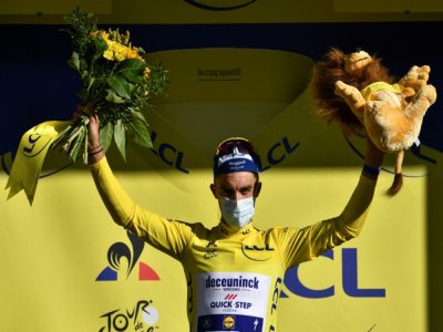 Julian Alaphilippe garde le maillot jaune à l'issue de la 4e étape du Tour de France, entre Sisteron et Orcieres-Merlette, le 1er septembre 2020 - Anne-Christine POUJOULAT [POOL/AFP]