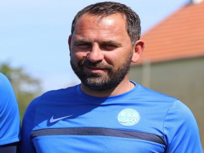 Johan Gallon, l'entraîneur de l'US Granville, intègre la formation au BEPF, le diplôme maximal qui permet d'entraîner en Ligue 1 et Ligue 2.