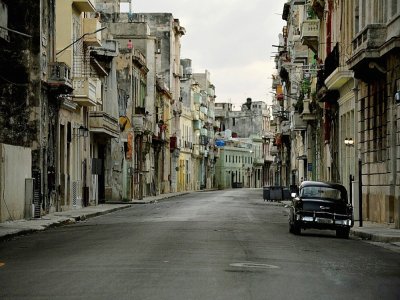 Une rue déserte à La Havane, Cuba, le 1er septembre 2020 en raison du couvre-feu imposé pour lutter contre le coronavirus - YAMIL LAGE [AFP]