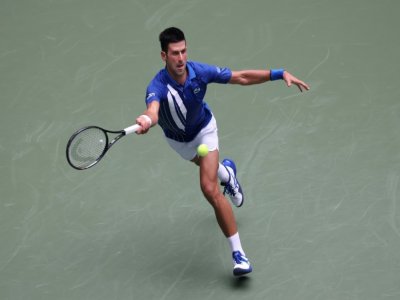 Novak Djokovic au retour lors de sa victoire sur le Britannique Kyle Edmund à l'US Open le 2 septembre 2020 à New York - AL BELLO [GETTY IMAGES NORTH AMERICA/AFP]