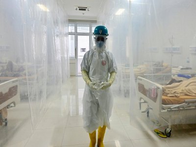Dans une unité pour malades du Covid-19 de l'hôpital de Bogor, en Indonésie, le 3 septembre 2020 - ADEK BERRY [AFP]