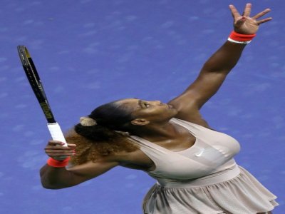 L'Américaine Serena Williams au service, lors de l'US Open à New York, le 3 septembre 2020 - MATTHEW STOCKMAN [GETTY IMAGES NORTH AMERICA/AFP]