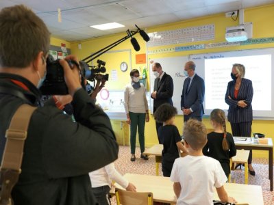 Jean Castex et Jean-Michel Blanquer visitent une école à Châteauroux, le jour de la rentrée le 1er septembre 2020 - Guillaume SOUVANT [POOL/AFP/Archives]
