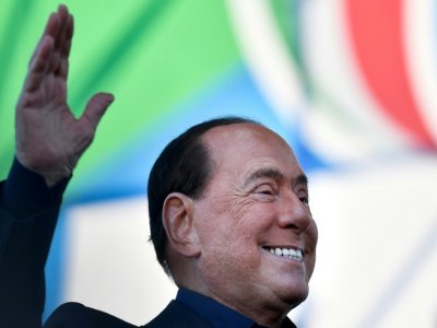 Positif au Covid-19 à bientôt 84 ans, le milliardaire et ancien chef du gouvernement italien Silvio Berlusconi a été hospitalisé - Tiziana FABI [AFP/Archives]