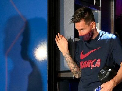 Lionel Messi arrive à l'hôtel du Barça après la défaite en quart de finale de Ligue des champions contre le Bayern Munich le 14 août 2020 - LLUIS GENE [AFP/Archives]
