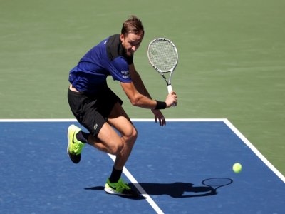 Le Russe Daniil Medvedev face à l'Américain JJ Wolf lors du 3e tour de l'US Open, à New York, le 5 septembre 2020 - AL BELLO [GETTY IMAGES NORTH AMERICA/AFP]