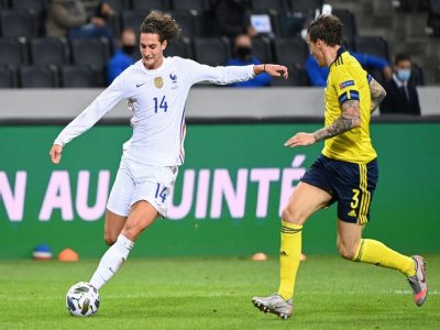 Le milieu de l'équipe de France Adrien Rabiot face à la Suède, le 5 septembre 2020 à Solna en Ligue des nations - Jonathan NACKSTRAND [AFP]