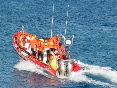La SNSM de Chausey et l'hélicoptère Caïman de la Marine nationale sont intervenus pour secourir les passagers du voilier "Not Meg". - Archives