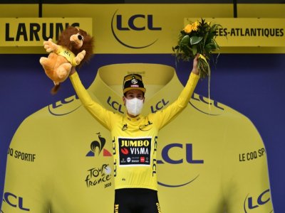 Le Slovène Primoz Roglic (Jumbo) a pris le maillot jaune à l'issue de la 9e étape à Laruns, le 6 septembre 2020 - Marco Bertorello [POOL/AFP]
