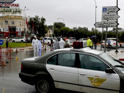 La police tunisienne enquête sur le site d'une attaque contre des officiers de la Garde nationale, le 6 septembre 2020 à Sousse, en Tunisie - Bechir TAIEB [AFP]
