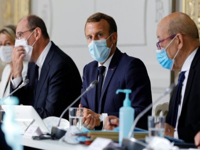 Jean castex, Emmanuel Macron et Jean-Yves le Drian, le 26 août 2020 à l'Elysée - Kamil Zihnioglu [POOL/AFP/Archives]