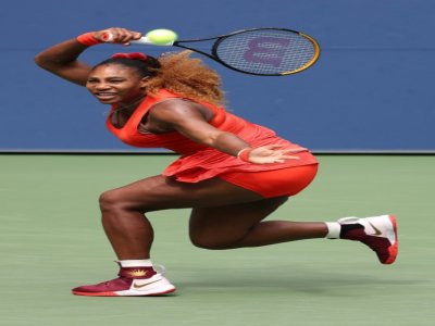 L'Américaine Serena Williams face à la Bulgare Tsvetana Pironkova en quart de finale de l'US Open, à New York, le 9 septembre 2020 - AL BELLO [GETTY IMAGES NORTH AMERICA/AFP]