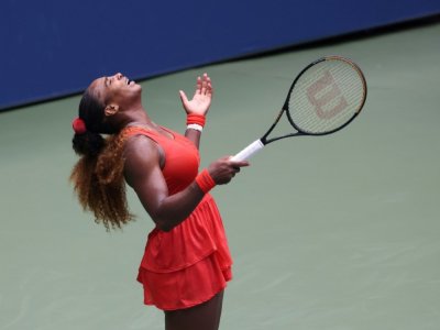 L'Américaine Serena Williams exulte après sa victoire sur la Bulgare Tsvetana Pironkova en quart de finale de l'US Open, à New York, le 9 septembre 2020 - AL BELLO [GETTY IMAGES NORTH AMERICA/AFP]