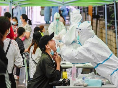 Tests effectués sur des habitants de Wuhan, le 14 mai 2020 - STR [AFP]