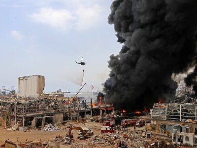 Enorme incendie au port de Beyrouth le 10 septembre 2020, cinq semaines après la gigantesque explosion meurtrière - ANWAR AMRO [AFP]