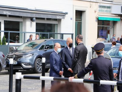 Trois anciens Premiers ministres présents : Bernard Cazeneuve, Alain Juppé et Édouard Philippe.