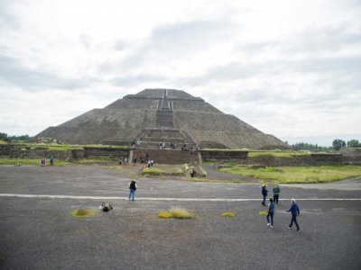 Des touristes visitent jeudi 10 septembre 2020 le site de Teotihuacan, à 50 km de Mexico - Claudio CRUZ [AFP]
