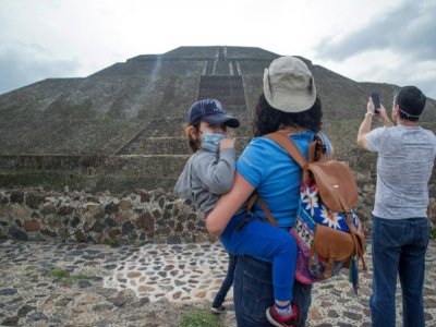 Des touristes jeudi 10 septembre 2020 sur le site archéologique de Teotihuacan, à 50 km de Mexico - Claudio CRUZ [AFP]