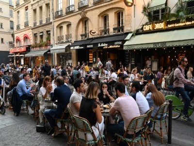 Terrasses de cafés et restaurants parisiens à Saint-Germain-des-Près pendant la crise sanitaire le 2 juin 2020 - BERTRAND GUAY [AFP]