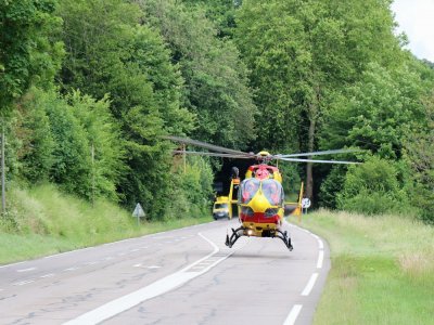 Dragon 76 a transporté une conductrice blessée lors d'un accident entre deux voitures dimanche 13 septembre à Allouville-Bellefosse. Illustration