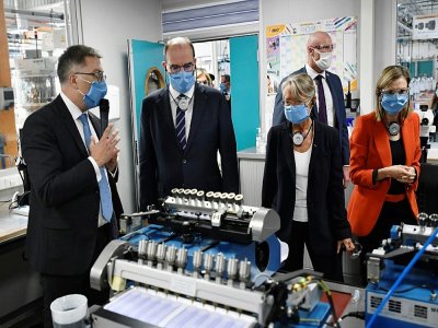 Jean Castex et Elisabeth Borne visitent l'usine BIC à Montévrain le 14 septembre 2020 - STEPHANE DE SAKUTIN [AFP]