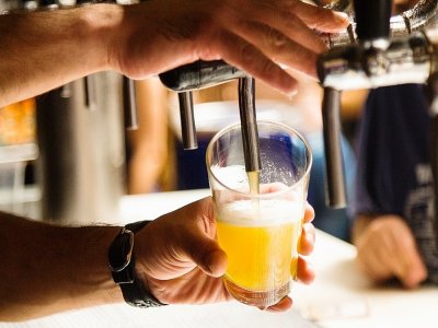 La bière devra s'arrêter de couler à minuit dans les bars de 45 communes de la métropole de Rouen, dès le mercredi 16 septembre.