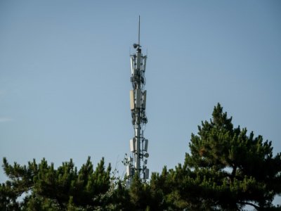 Une antenne utilisée pour le réseau 5G, à Pékin le 19 mai 2020 - NICOLAS ASFOURI [AFP/Archives]