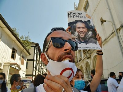 Des manifestent en Algérie réclament la libération du journaliste Khaled Drareni, le 14 septembre 2020 à Alger - RYAD KRAMDI [AFP]