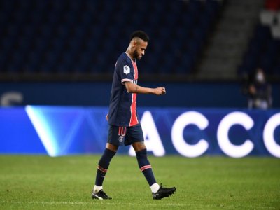 L'attaquant brésilien du Paris-SG, Neymar, expulsé lors du match de Ligue 1 face à Marseille, au Parc des Princes, le 13 septembre 2020 - FRANCK FIFE [AFP/Archives]