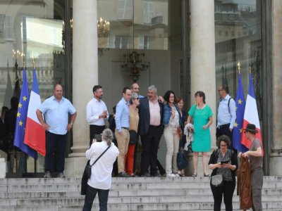 Des membres de la Convention citoyenne pour le climat après une réunion avec Emmanuel Macron, à l'Elysée, le 29 juin 2020 - Ludovic MARIN [AFP/Archives]