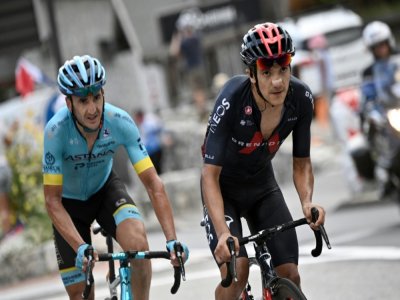 Le coureur d'Ineos Richard Carapaz dans la montée du col de la Loze lors de la 17e étape du Tour de France, le 16 septembre 2020 - Anne-Christine POUJOULAT [AFP]