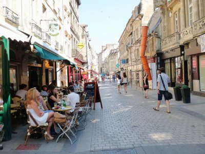 La rue Ecuyère à Caen est l'une des rues les plus fréquentées de Caen. Le préfet du Calvados a annoncé ce jeudi 17 septembre prendre des mesures pour limiter la circulation du virus. -  