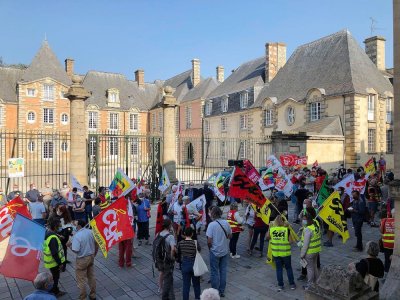 La manifestation a rassemblé quelque 180 personnes devant la préfecture de l'Orne à Alençon jeudi 17 septembre.