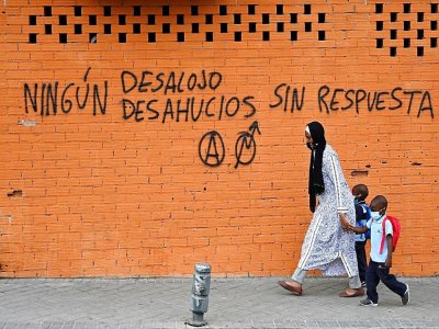 Des graffitis contre les expulsions dans le quartier de Vallecas, à Madrid, le 17 septembre 2020 - GABRIEL BOUYS [AFP]