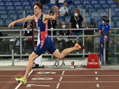Le Norvégien Karsten Warholm s'impose sur 400 m haies à Rome, le 17 septembre 2020 - ANDREAS SOLARO [AFP]