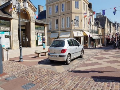 Les voitures ne pourront plus circuler rue Saint-Jean à Bayeux de 19 heures à 1 heure du matin à compter du vendredi 18 septembre.