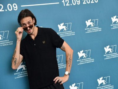 Le rappeur Elvis Roméo, lors d'une séance photo au festival du cinéma de Venise, le 5 septembre 2020 - Tiziana FABI [AFP/Archives]