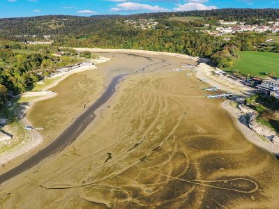 La rivière Le Doubs est presque à sec, le 15 septembre 2020, à Villers-le-Lac (Doubs) - SEBASTIEN BOZON [AFP]