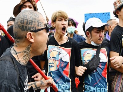 Manifestants à Bangkok le 19 septembre 2020 pour dénoncer le gouvernement et réclamer davantage de démocratie - Mladen ANTONOV [AFP]