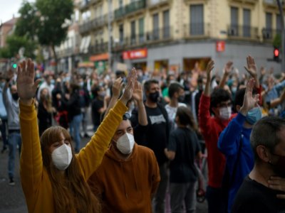 Manifestation à Madrid contre l'entrée en vigueur de nouvelles restrictions des déplacements, le 20 septembre 2020 - OSCAR DEL POZO [AFP]