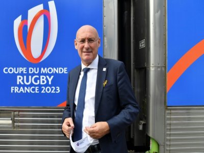 Le président de la Fédération française de rugby (FFR) Bernard Laporte le 8 septembre 2020 lors d'une oppération avec la SNCF en vue de la Coupe du monde 2023 à la Gare de Lyon à Paris - ALAIN JOCARD [AFP/Archives]