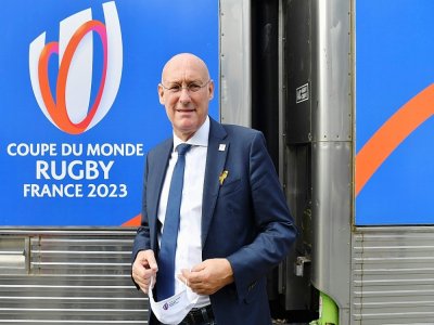 Le président de la Fédération française de rugby (FFR) Bernard Laporte le 8 septembre 2020 lors d'une oppération avec la SNCF en vue de la Coupe du monde 2023 à la Gare de Lyon à Paris - ALAIN JOCARD [AFP/Archives]