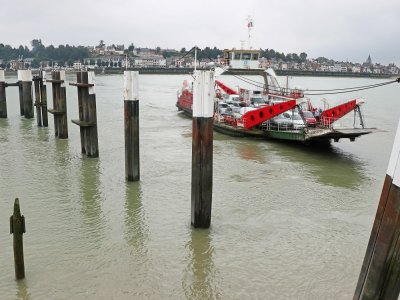 Des travaux sont réalisés entre le lundi 21 septembre et le vendredi 23 octobre, pour réaliser un nouveau ponton à Quillebeuf-sur-Seine.