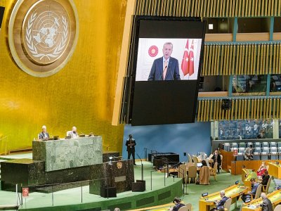 Image fournie par l'Onu du président turc Tayyip Erdogan (à l'écran) adressant un message à l'Assemblée générale de l'Onu réunie à New York, le 22 septembre 2020 - Rick BAJORNAS [UNITED NATIONS/AFP]