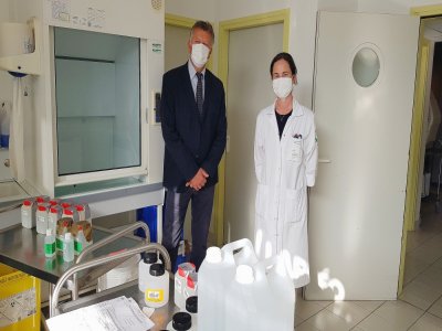 Guillaume Fortier directeur de Labéo à Saint-Lô, et Delphine Perotte, cheffe du service virologie, sont prêts à accueillir les tests Covid afin de les analyser.