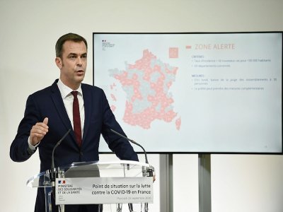 Le ministre français de la Santé Olivier Véran lors d'une conférence de presse à Paris le 23 septembre 2020 - Eliot BLONDET [POOL/AFP]